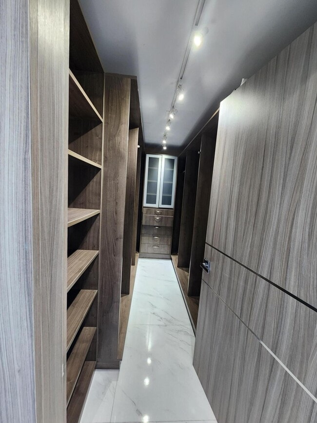 Building Photo - 17301 Biscayne Blvd