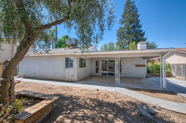 Building Photo - 6364 N Barcus Ave