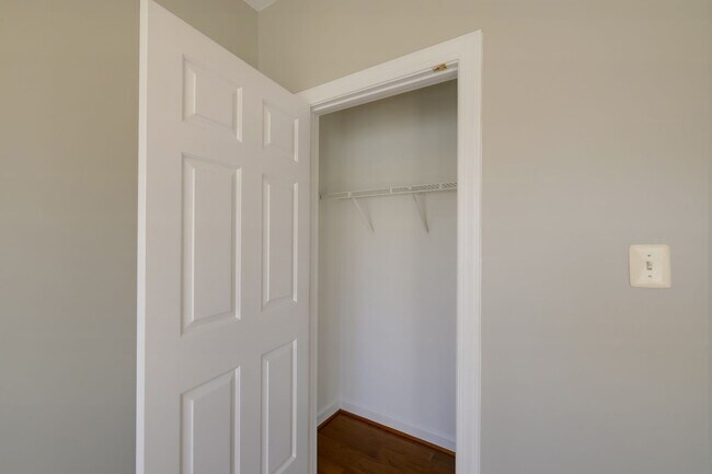 Building Photo - Luxury Living in the Villages of Urbana