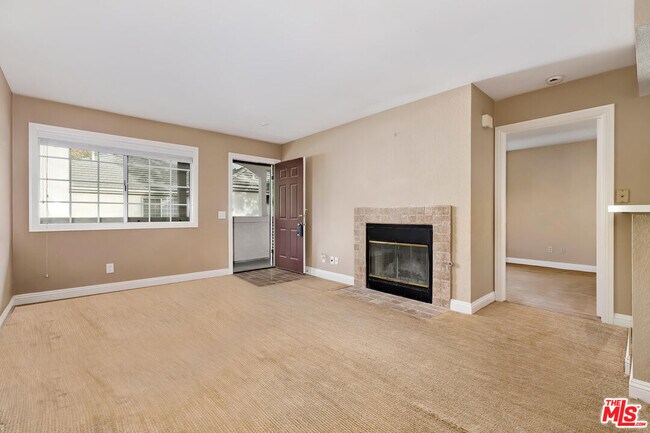 Building Photo - 1055 Waltham Rd