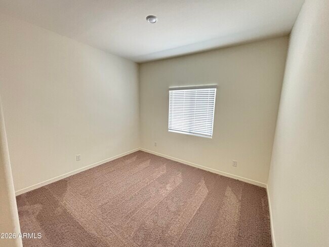 Building Photo - 675 N Crowned Dove Trail