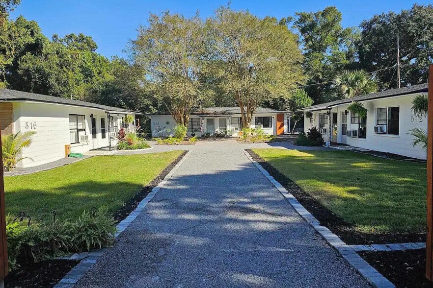 512,514.516 Paulding Ave - 512 Paulding Ave