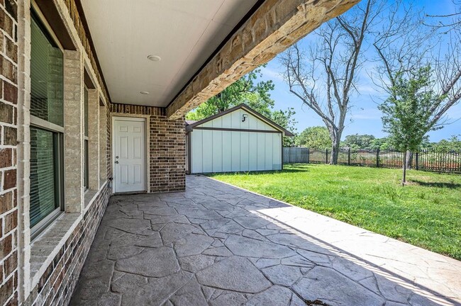 Building Photo - 7711 Antoine Dr