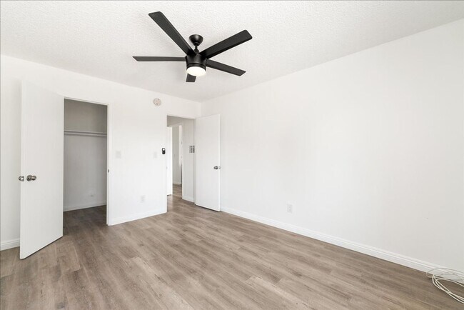 Building Photo - 1401 Mitchell Pl