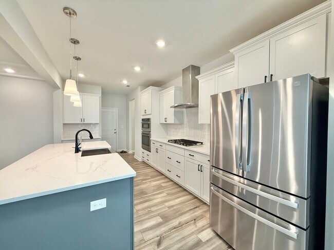 Building Photo - Stunning New 5BD, 5BA Garner Home with Lux...