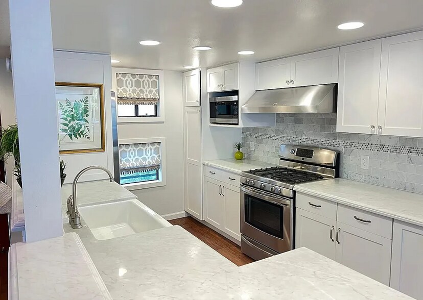 Building Photo - 8132 Camino del Sol