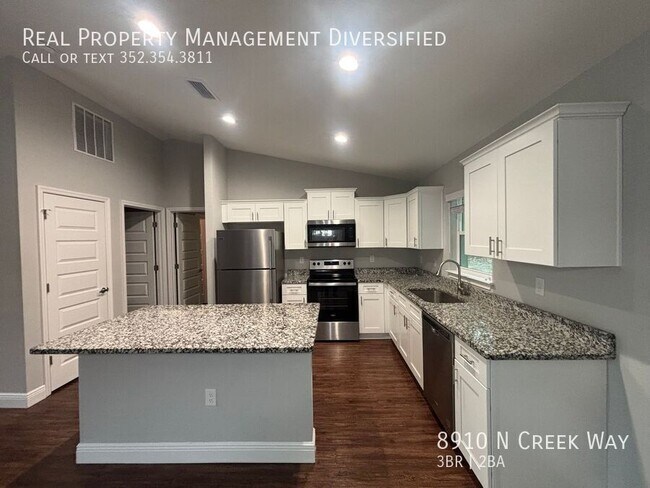 Building Photo - 8910 N Creek Way