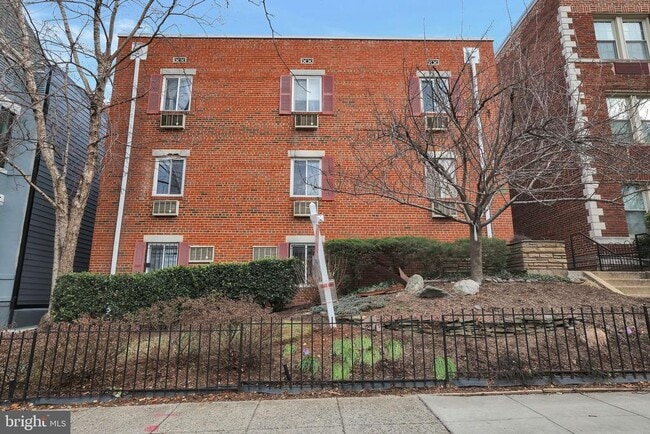 Building Photo - 513 12th St NE