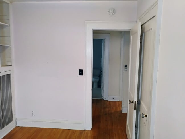 Building Photo - 1218 W 50th St