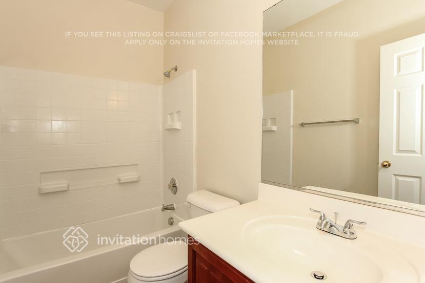 Building Photo - 17661 W Lundberg St