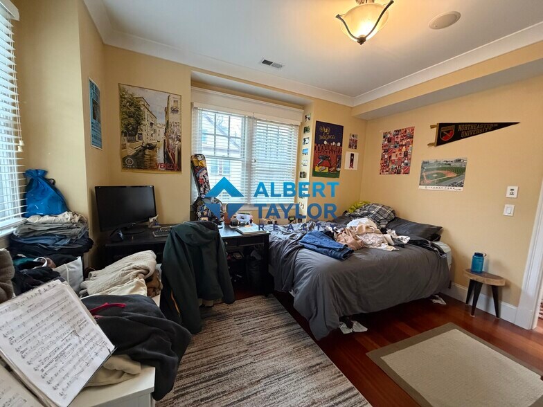 Building Photo - 15 Eldora St