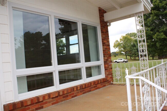 Building Photo - 4241 Burton Ln