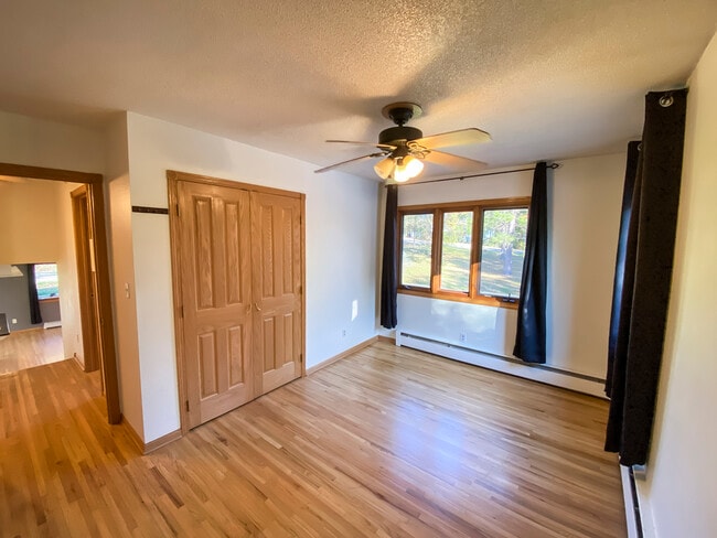 Master bedroom - 1606 S Lake Irving Dr SW