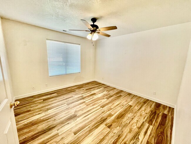 Building Photo - Updated and Pet Friendly Three Bedroom Home