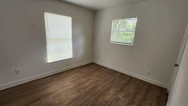 Building Photo - Renovated 4/2 Home Tampa Available Now