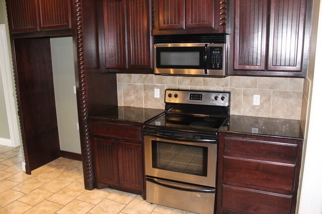 Building Photo - 10217 SW 28th Cir