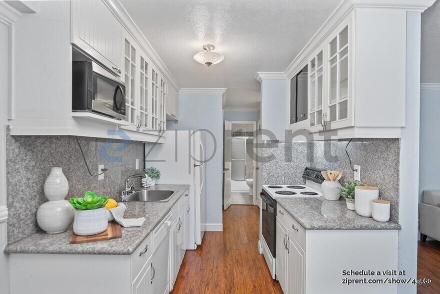 Building Photo - 2131 Northwood Cir