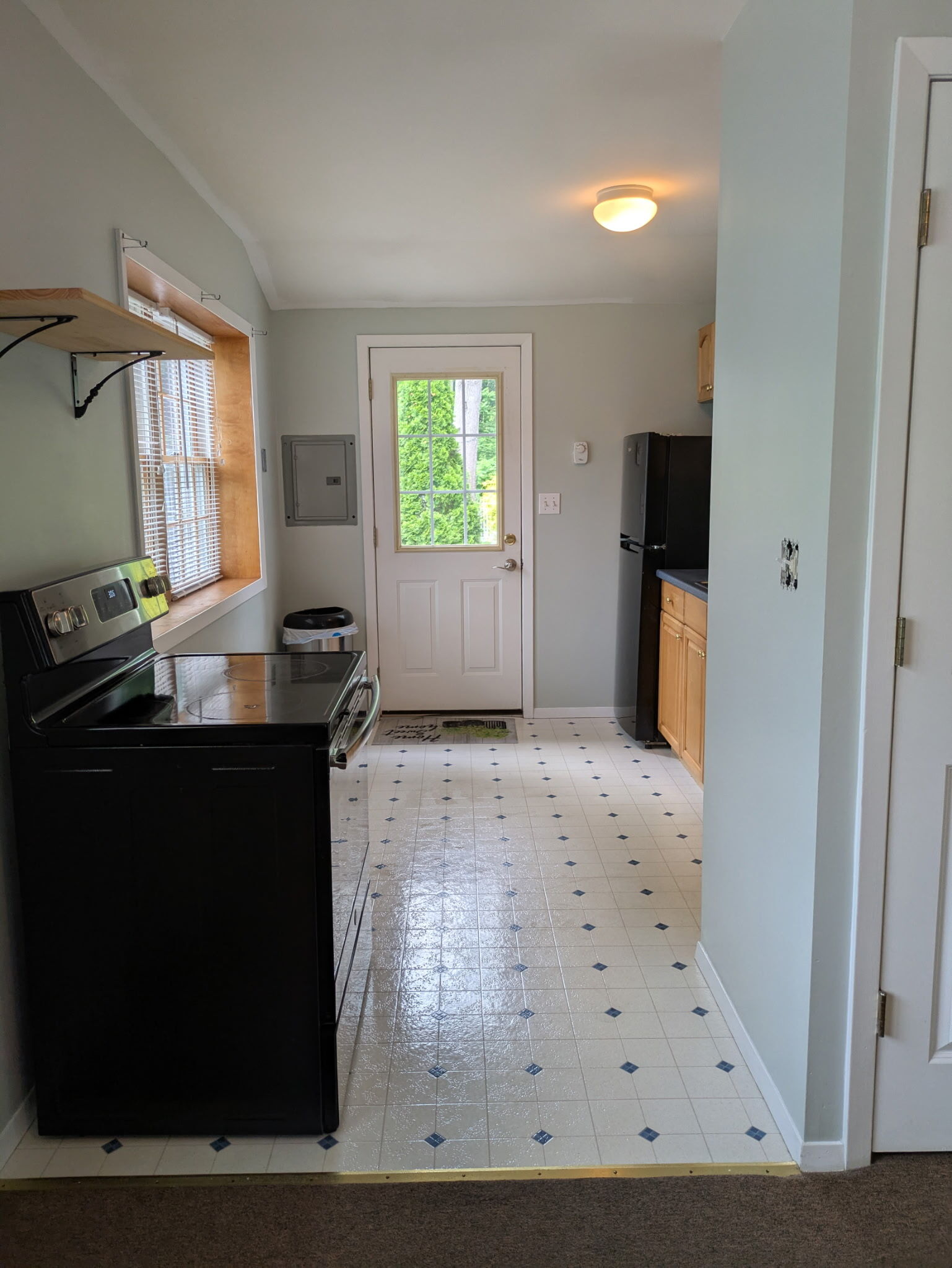 Private entry - 50 S Washington Ave