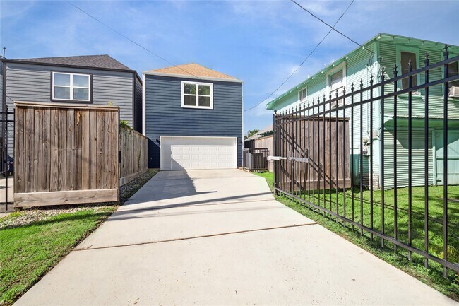 Building Photo - 4908 McKinney St