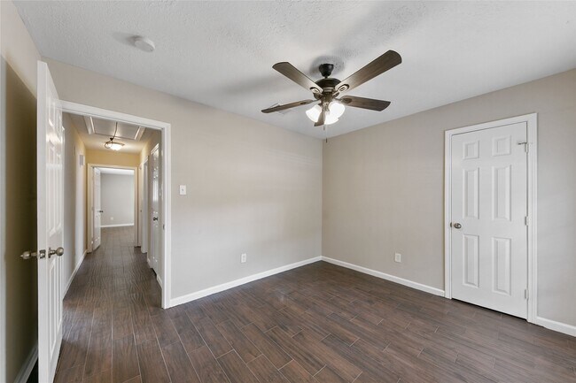 Building Photo - 1710 Foxwood Ct