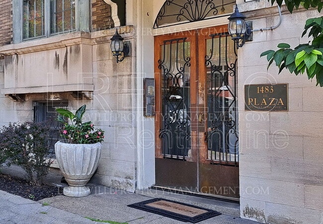 Building Photo - 1481 St James Ct