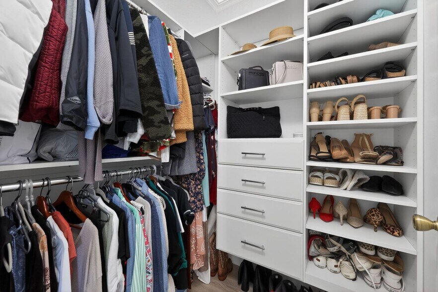 Building Photo - 8023 Bellagio Ln