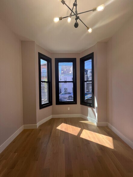 Building Photo - 172 New York Ave