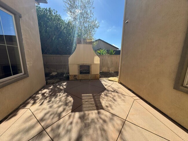 Building Photo - Gorgeous La Costa Executive Home – 5 Bed /...