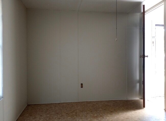 Building Photo - 2 Bedroom Mobile Home in Iva