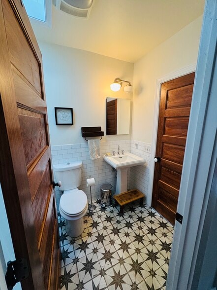 Building Photo - 1432 Montello Ave NE