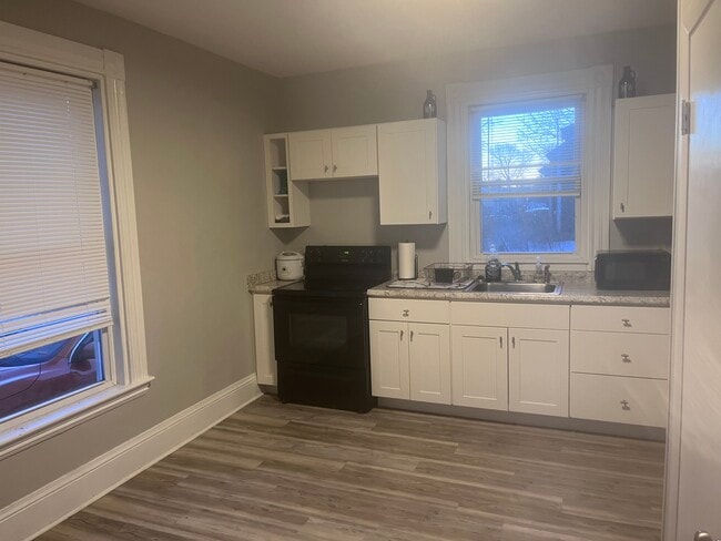 Building Photo - 147 Grove St