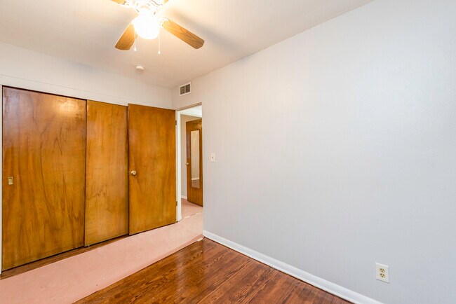 Building Photo - 922 Landon Ave