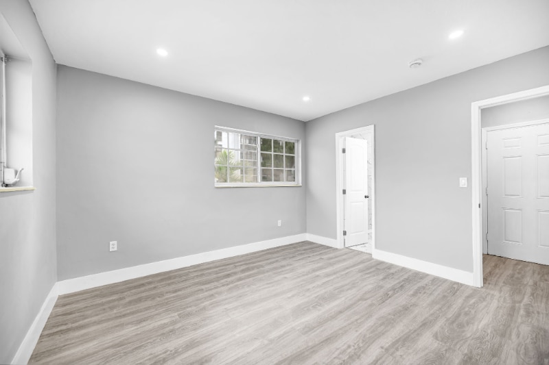 Building Photo - 645 NE 149th St