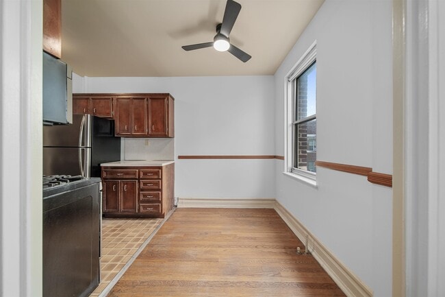 Building Photo - 100 E Palisade Ave