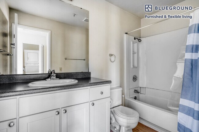 Building Photo - 643 Pinrail Ln
