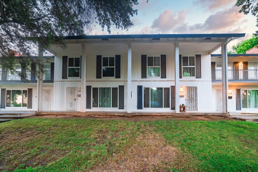 Primary Photo - 2920 Park Ave