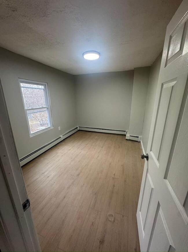 Building Photo - 163 Lander St