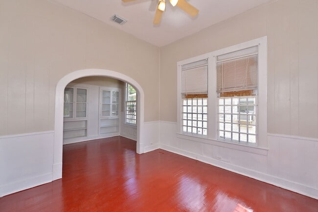 Building Photo - Nice Historic Home Near  Downtown