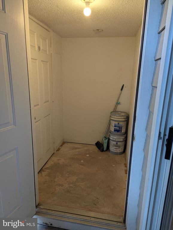 Building Photo - 6011 Rosebud Ln