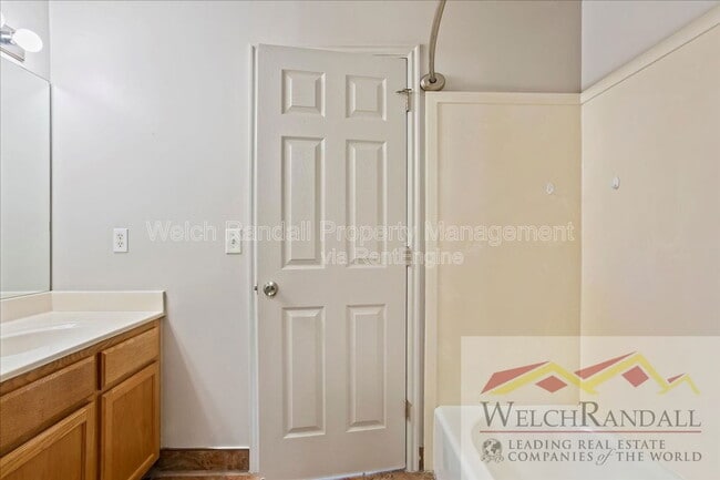 Building Photo - 460 E 475 N