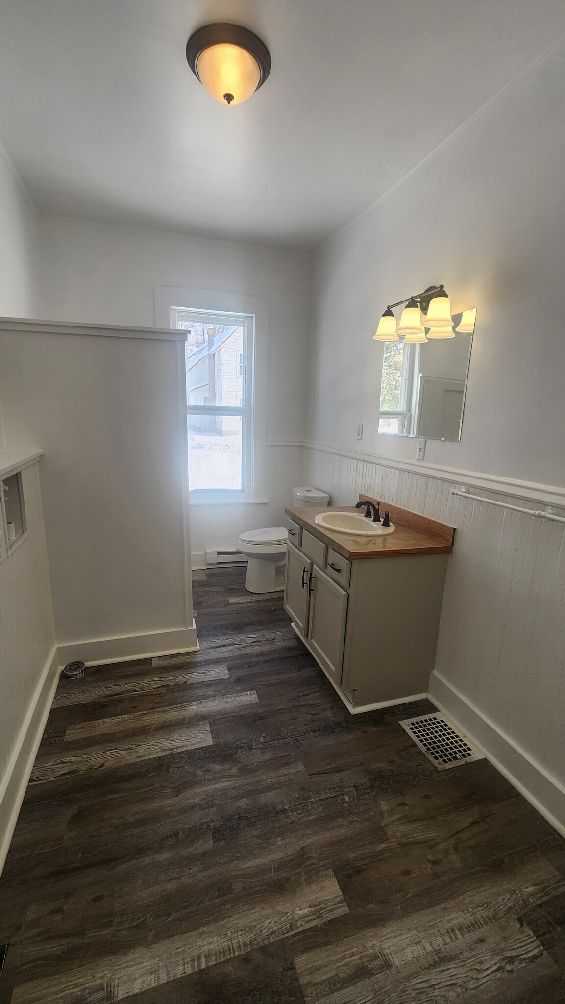 Building Photo - 32 E 2nd St