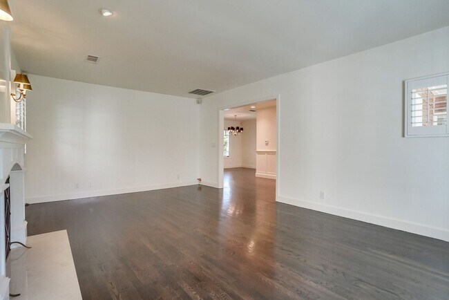 Building Photo - Beautiful 4 Bed/4 Bath Family Home w/pool - Upcoming and available in April!