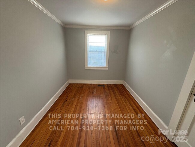 Building Photo - 132 Lilly Ave