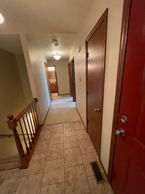 Building Photo - 208 Greenleaf Dr