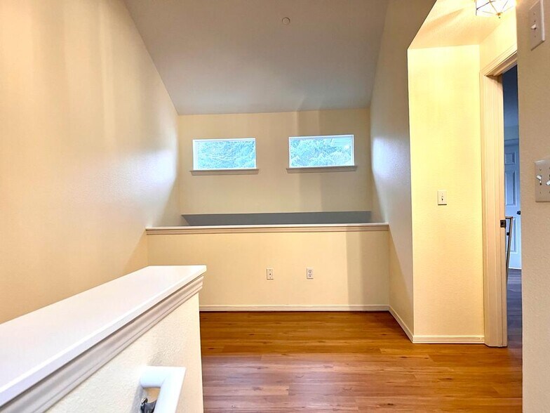 Building Photo - 4714 Fairwood Blvd NE