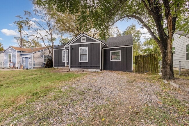 Building Photo - 1527 Columbia Ave