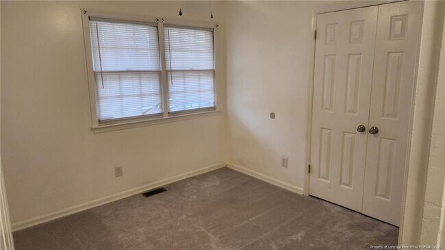 Building Photo - 2135 Quailridge Dr