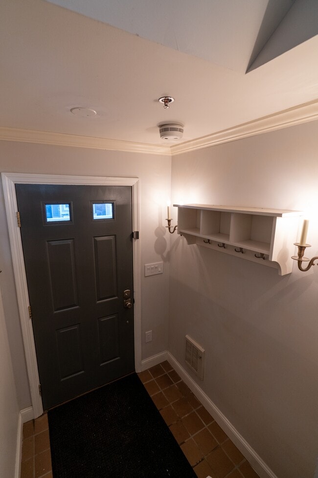 Building Photo - 606 Chandlers Wharf