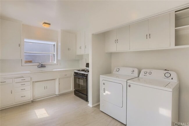 Building Photo - 1836 Hillcrest Dr