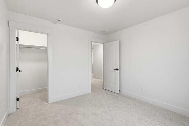 Building Photo - 2144 E Deep Purple Ln